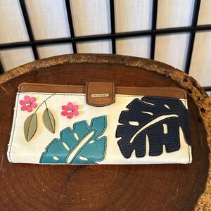 Relic Cream and Navy Leaf Key Holder